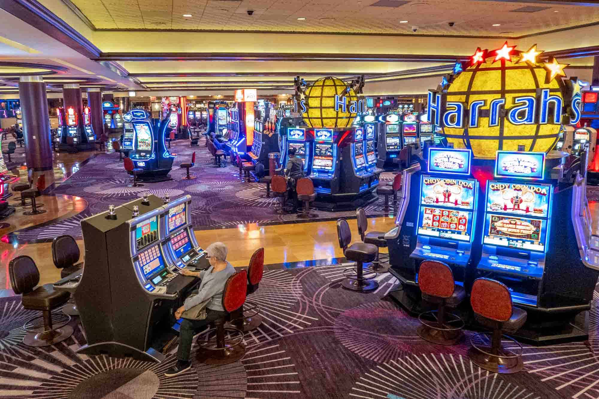 Slot Makineleri ve Kazanma İpuçları: Deneyimli Bir Uzmanın Rehberi